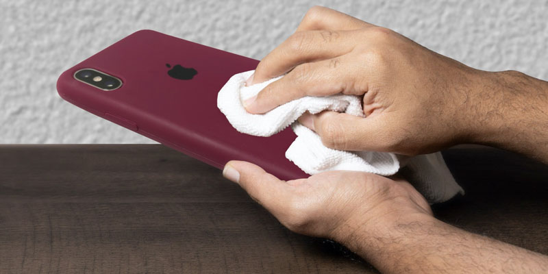 چگونه قاب گوشی را تمیز کنیم